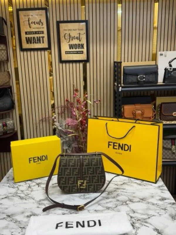 FEND I COMON FF LOGO PLAQUE HANDBAG WITH OG BOX AND DUST BAG
