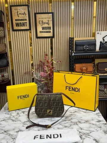 FEND I COMON FF LOGO PLAQUE HANDBAG WITH OG BOX AND DUST BAG